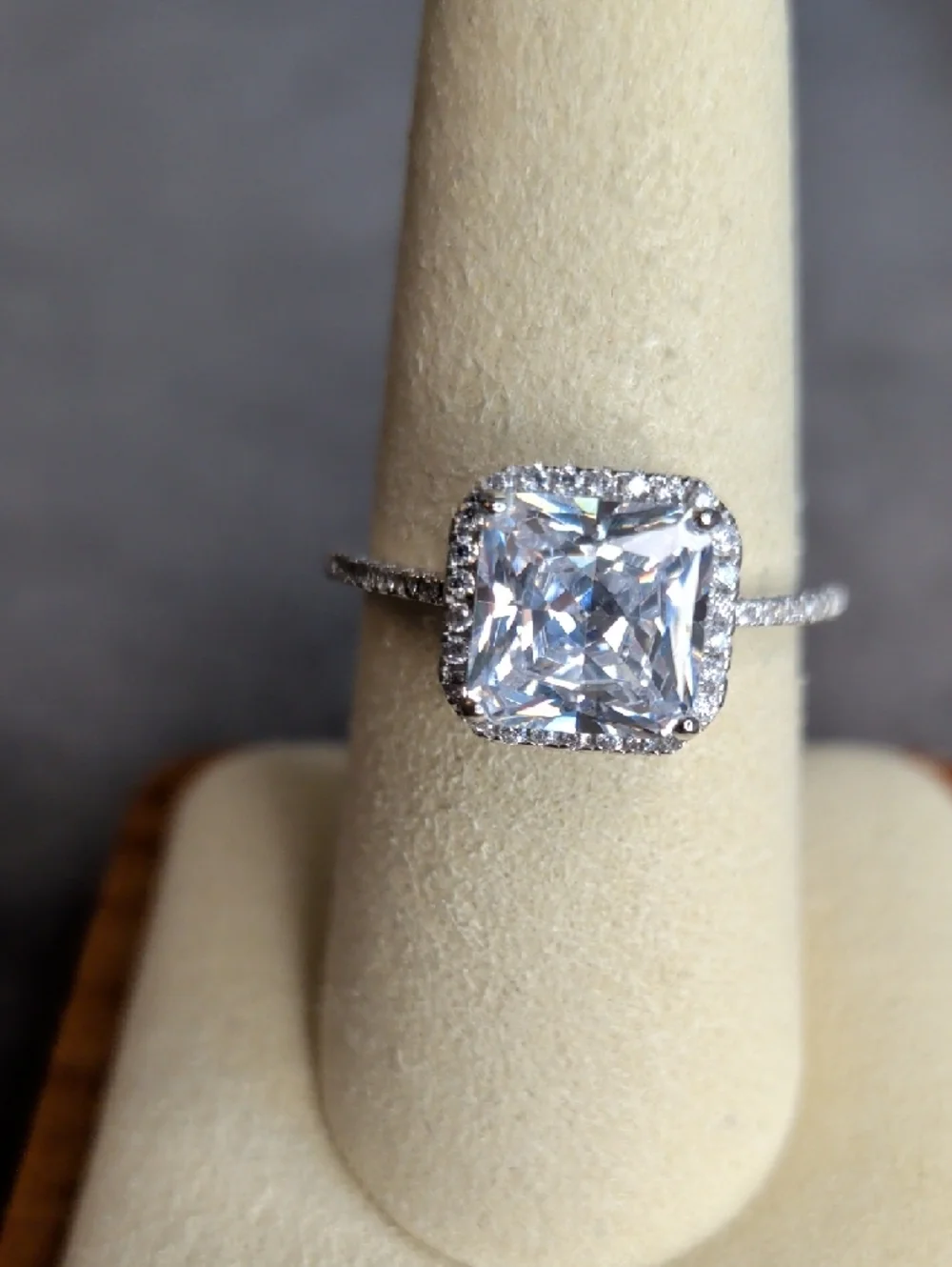 Halo Engagement Ring - 925 Sterling Silver - Cubic Zirconia
